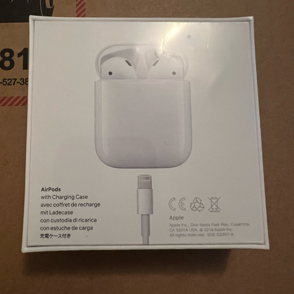 AirPods with Charging Case - Picture 3 of 8